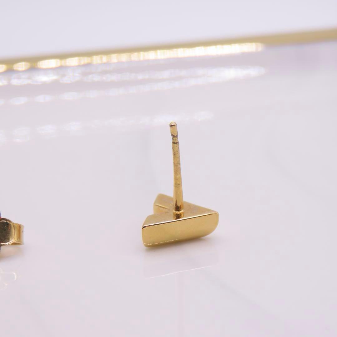 Louis Vuitton ゴールド V字型 ピアス(片耳）　エッセンシャル　V