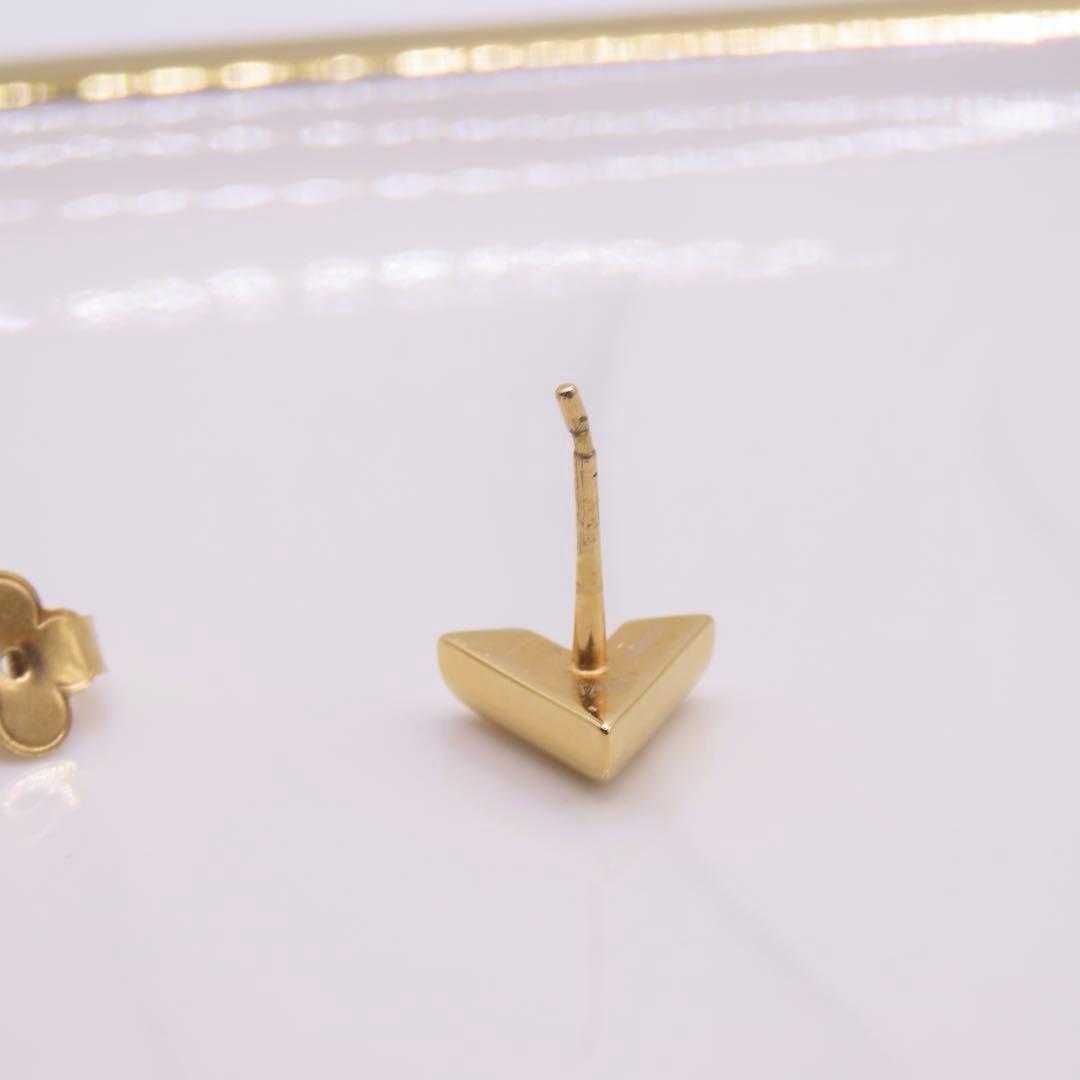 Louis Vuitton ゴールド V字型 ピアス(片耳）　エッセンシャル　V