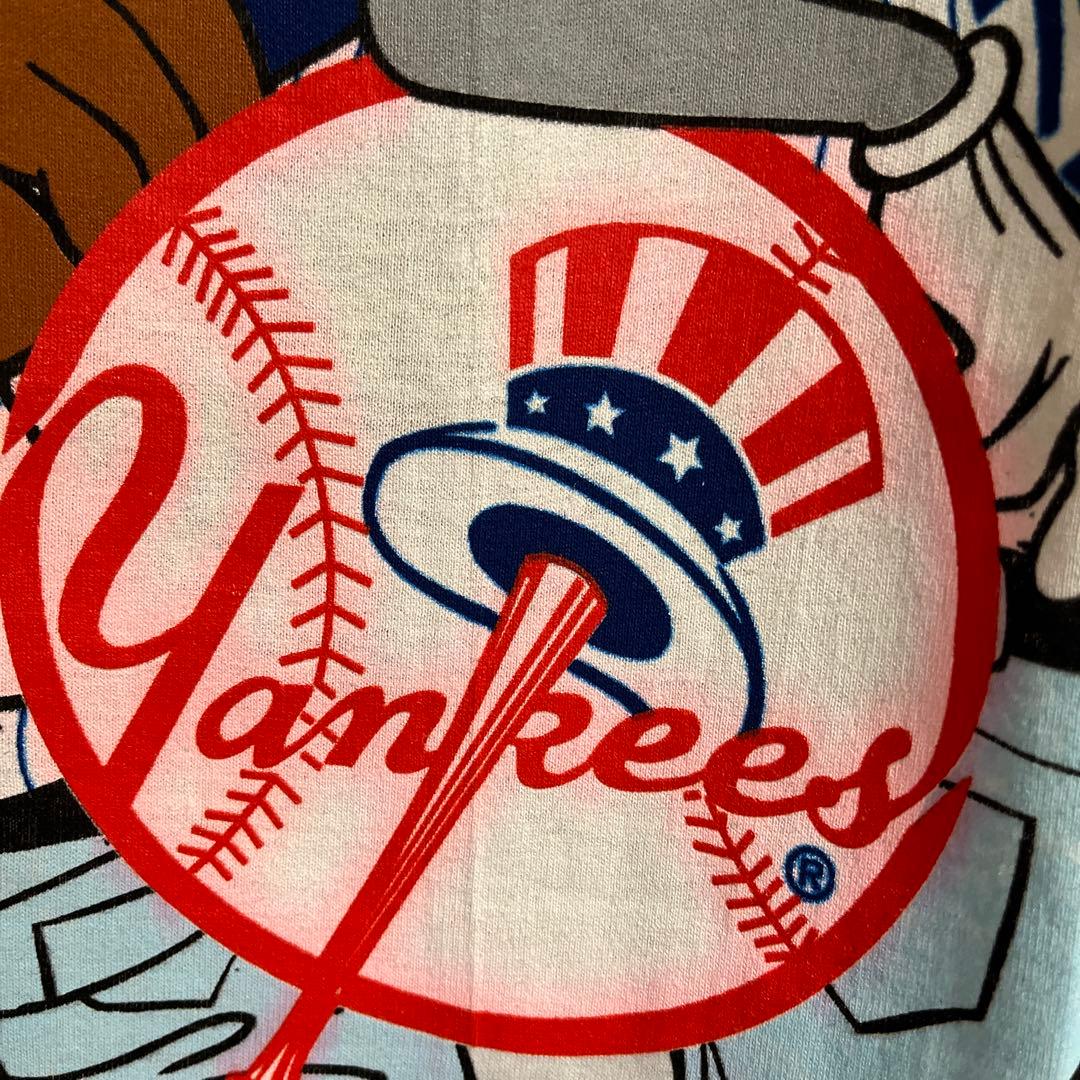 【新品】ルーニーテューンズ×MLB ニューヨークヤンキースTシャツ　Ｌサイズ