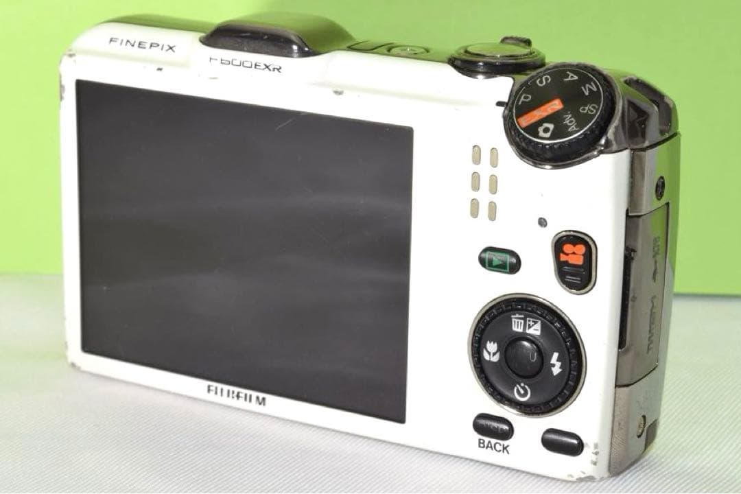 FUJIFILM F600 ホワイト　☆送料無料☆