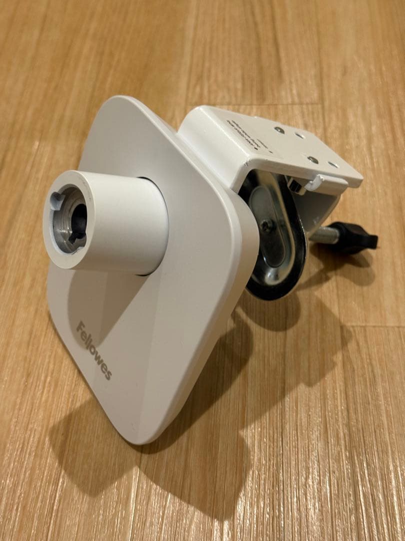 Fellowes モニターアーム ホワイト （在庫9台あり 価格は1台）