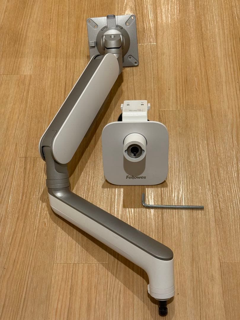 Fellowes モニターアーム ホワイト （在庫9台あり 価格は1台）