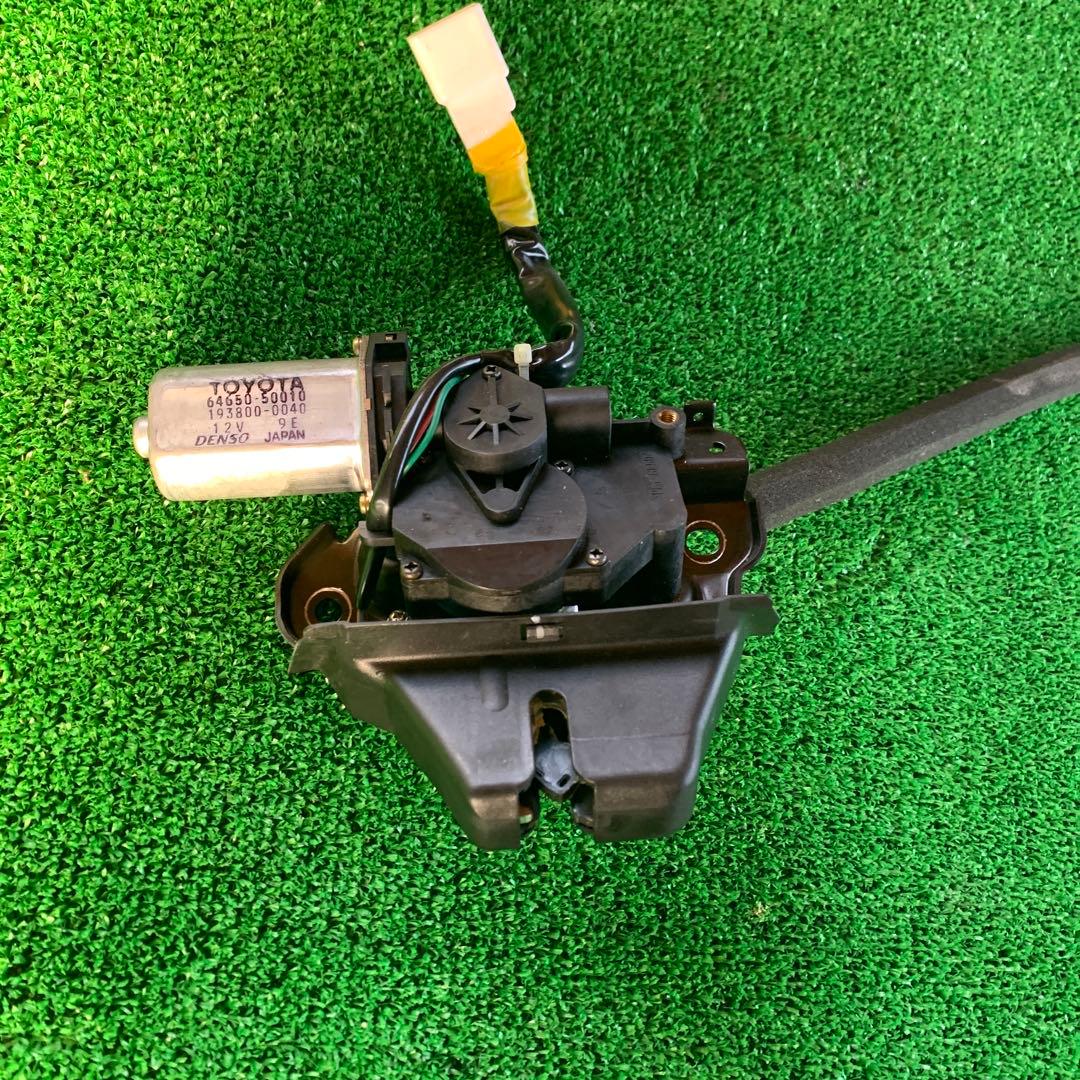 トヨタ　セルシオ　30 31 後期　純正リアトランクアクチュエーター　中古品