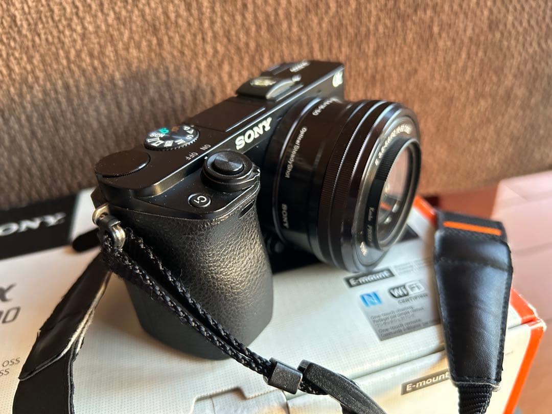 SONY α6000 パワーズームレンズ・単焦点レンズ・ SDカード付き