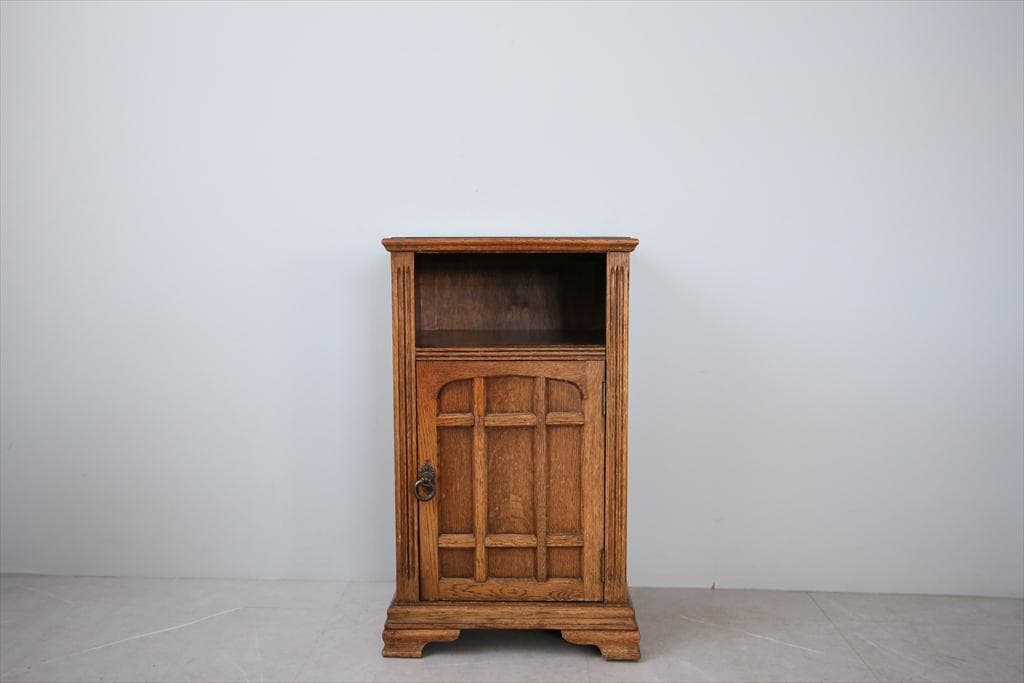 英国アンティーク木製ベッドサイドキャビネット/机/ナイトテーブル(92-106)