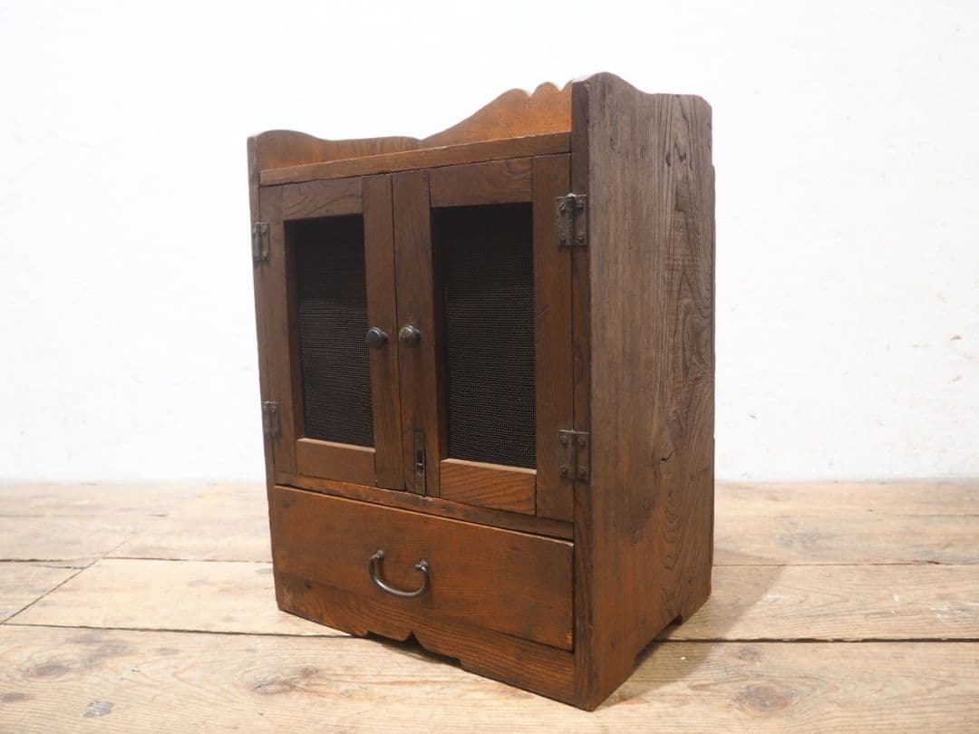 1253　アンティーク　小型の飾り棚　収納棚　キャビネット　古家具　レトロ