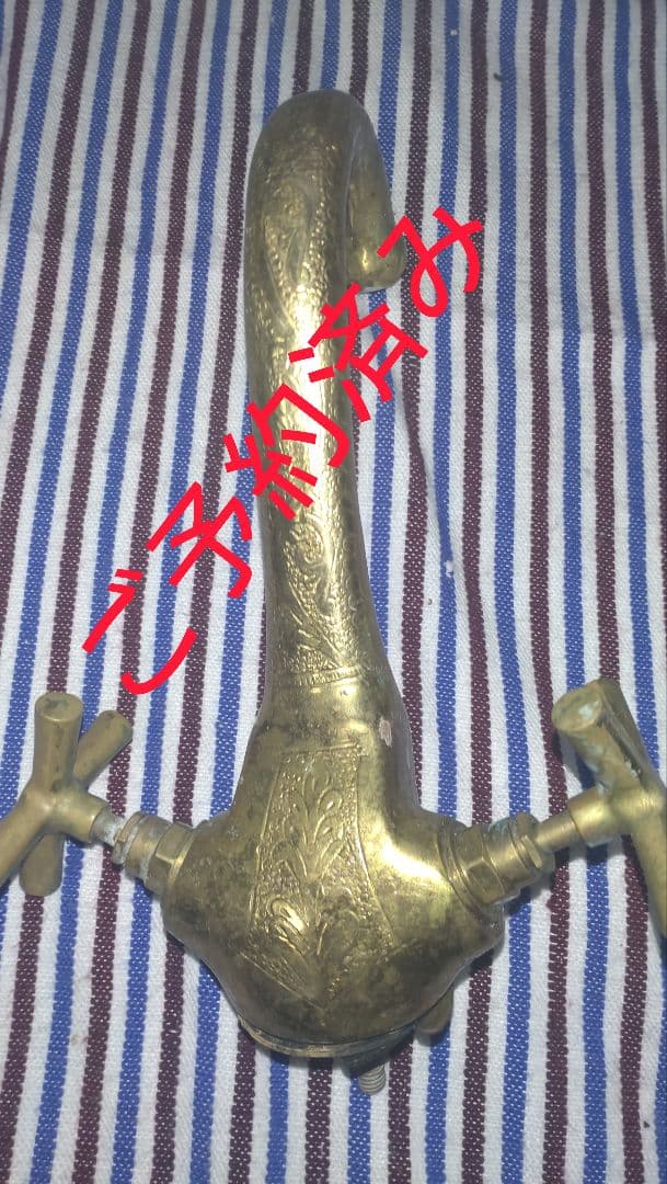 モロッコ・フェズ製の手作り洗面ボウルと 銅（どう）