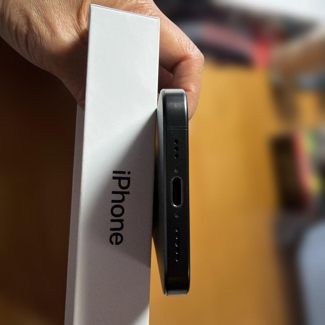 【美品】iPhone15Pro 512GB ブラックチタニウム バッテリー90%