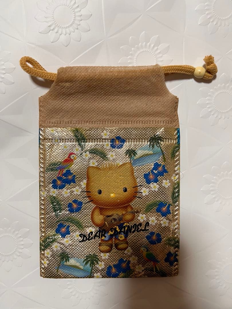 サンリオ ハローキティ＆ダニエル ペットボトルケース 巾着袋 日焼けキティちゃん