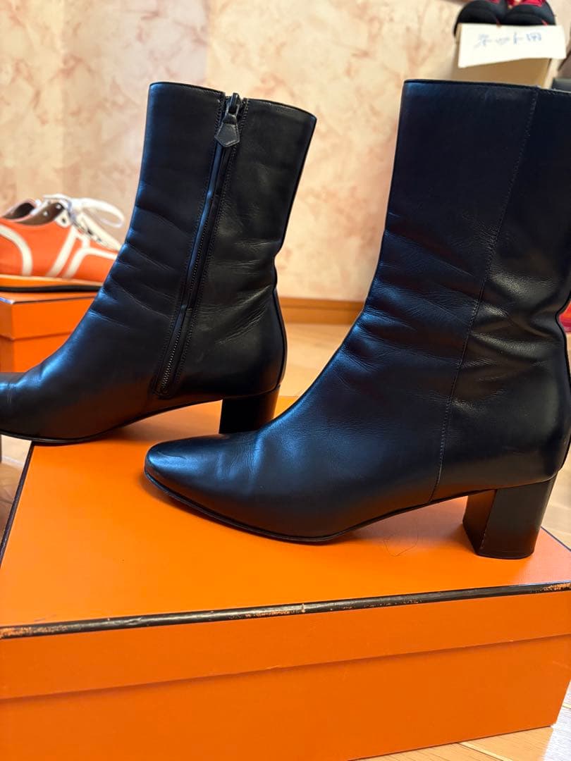 HERMESエルメスブラックレザー中ヒールブーツ