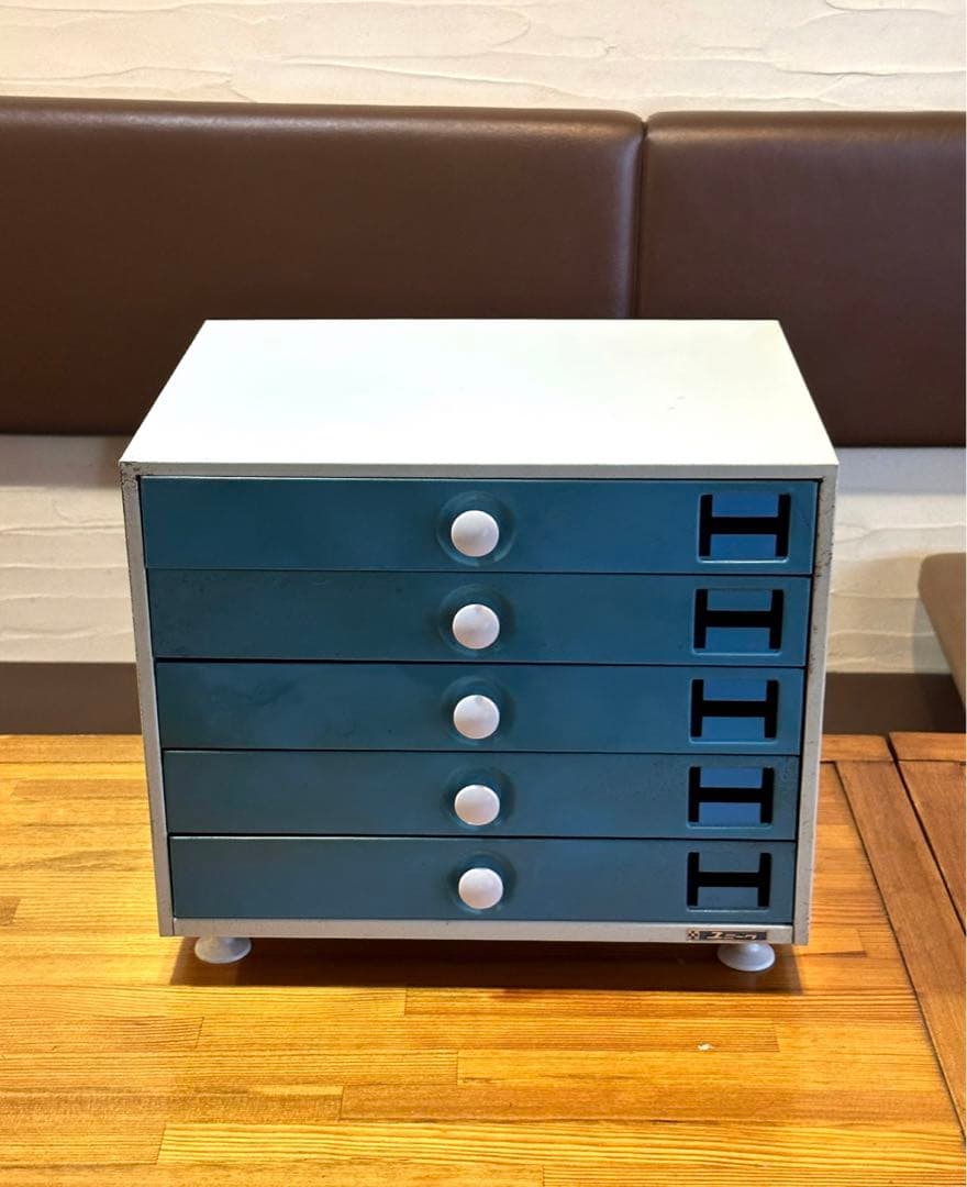 レトロポップ　スチールキャビネット　レターケース　引き出し　脚付き　書類棚