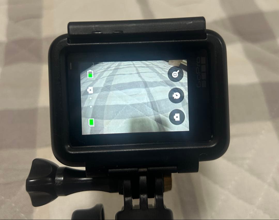 GoPro Hero7 本体と充電ケーブル