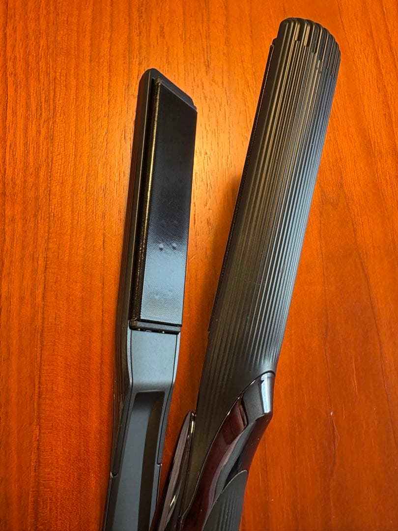 【美品】リファ　ストレートアイロン ブラック