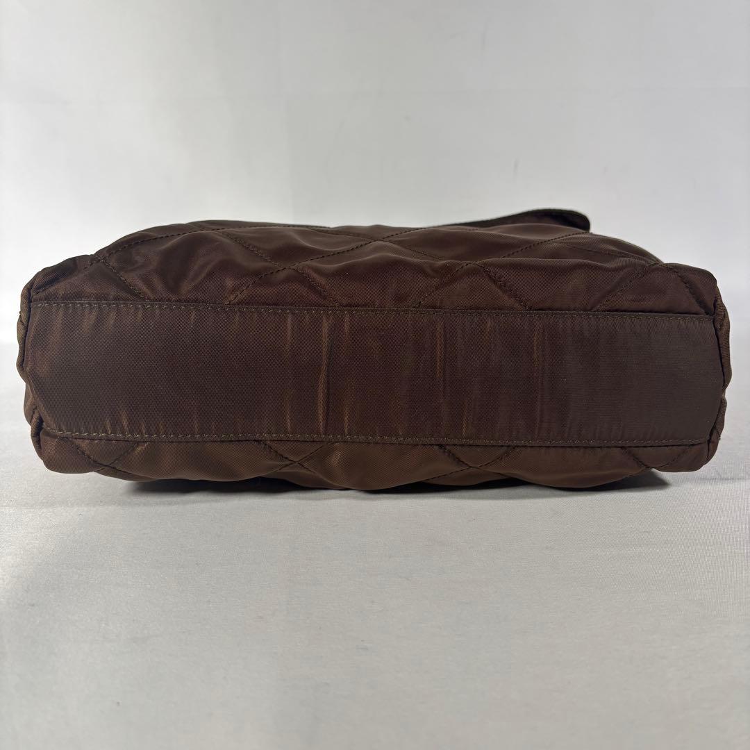 プラダ ショルダーバッグ 肩掛け チェーン キルティング 三角ロゴ ブラウン