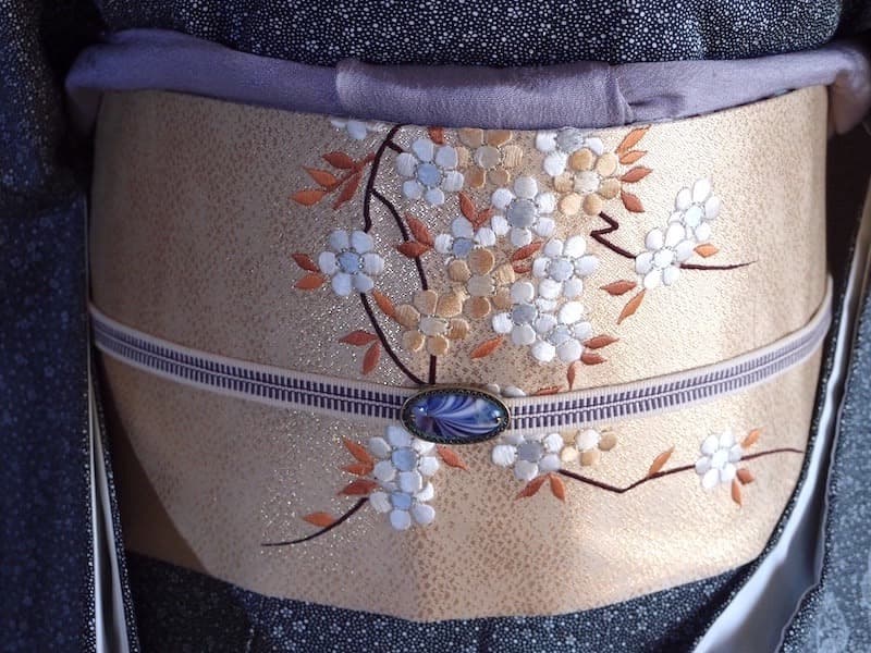 刺繍入　九寸名古屋帯（桜のような）長366 正絹美品