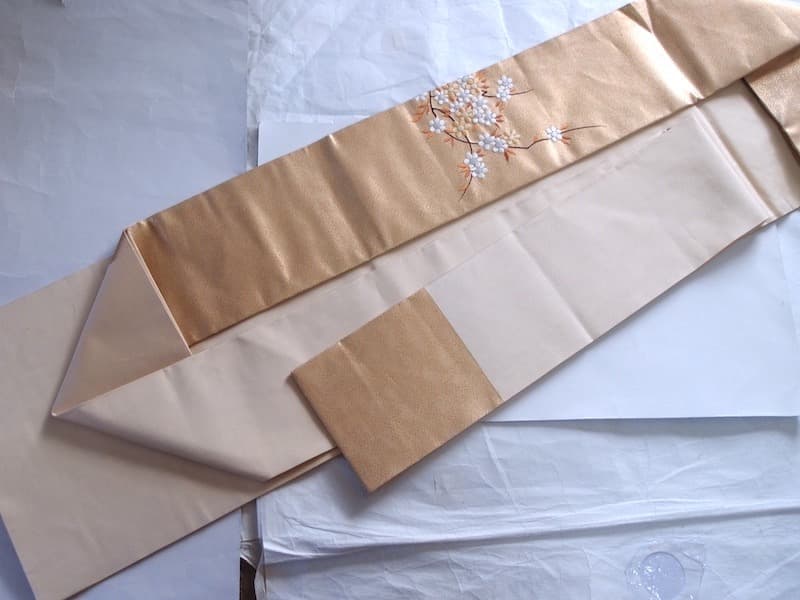 刺繍入　九寸名古屋帯（桜のような）長366 正絹美品