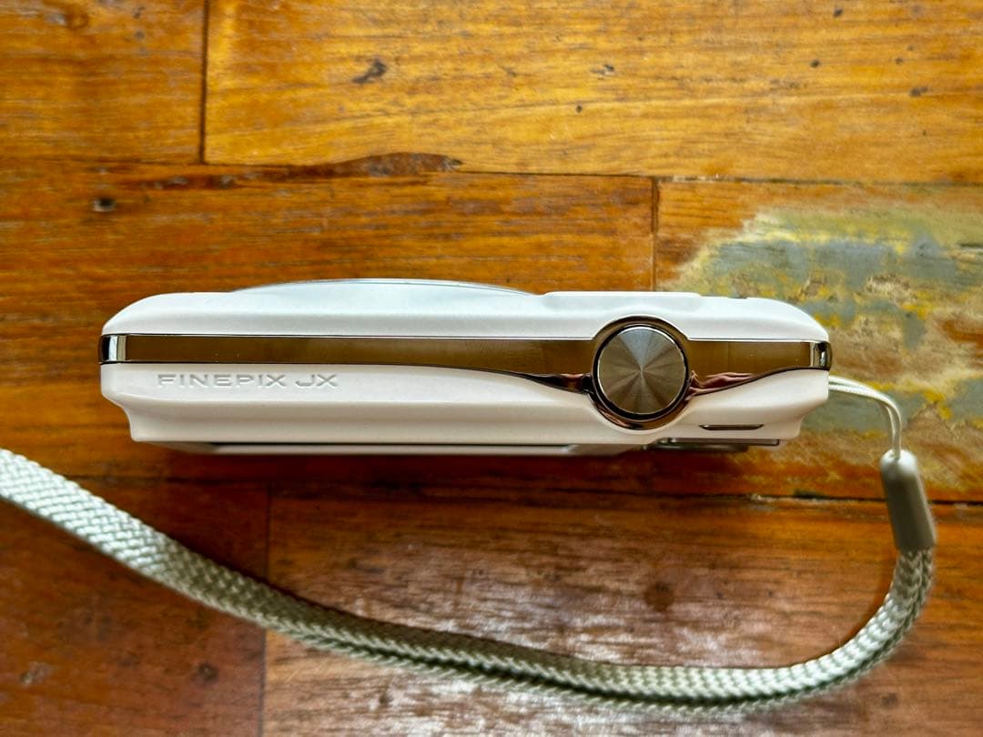 【良品・動作確認済】FUJIFILM FinePix JX650 ホワイト