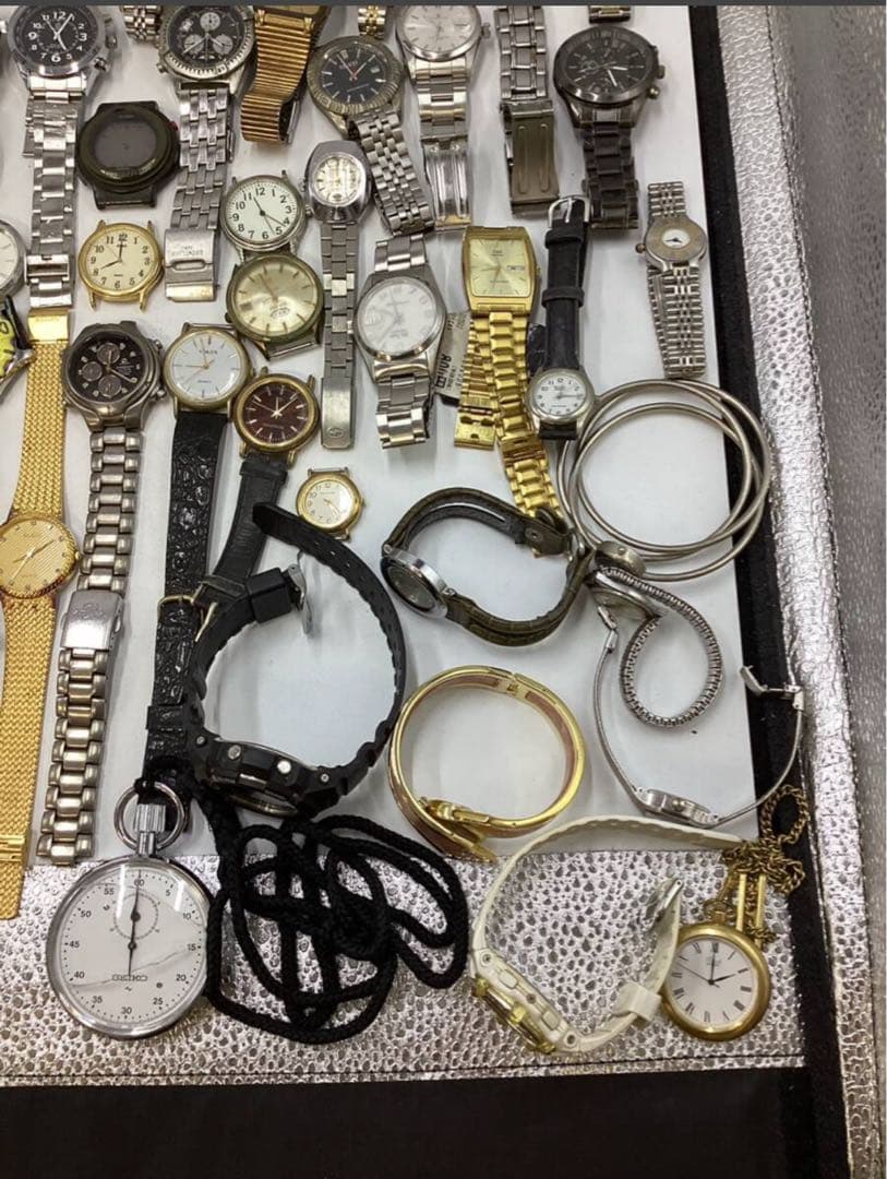 引っ越し後に出てきた時計コレクションです。 全部で90点以上(ジャンク