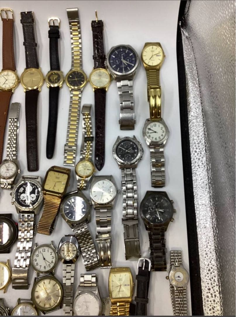 引っ越し後に出てきた時計コレクションです。 全部で90点以上(ジャンク