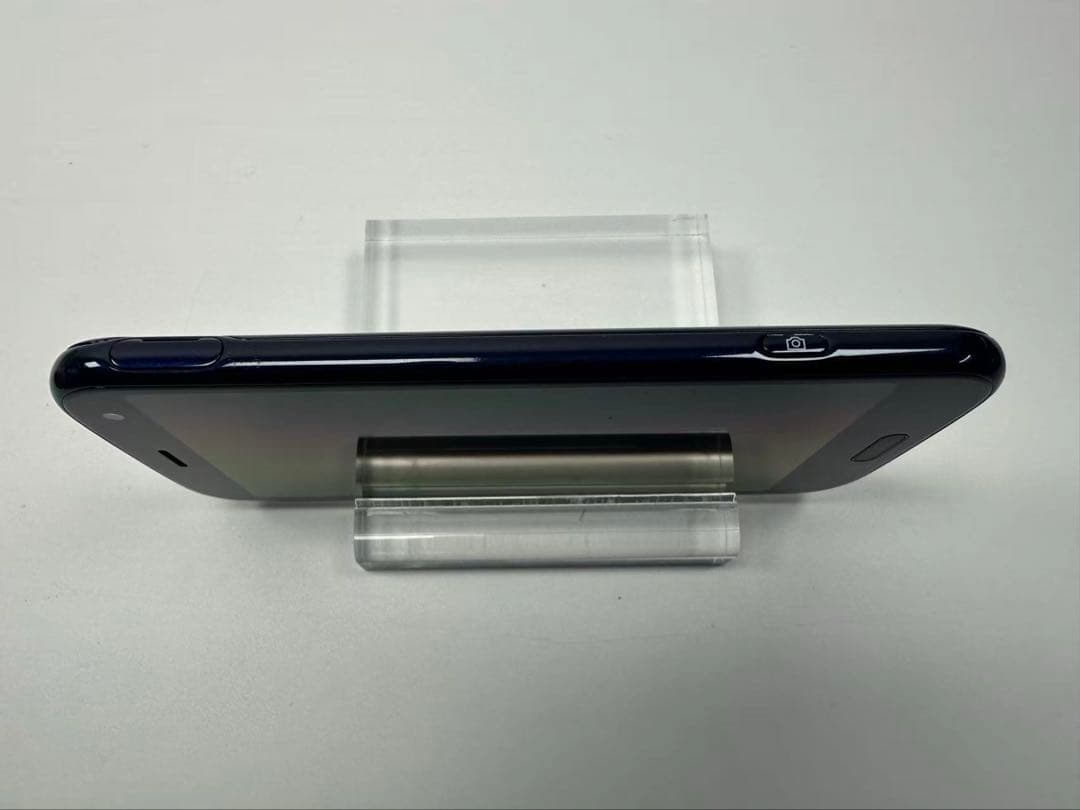 美品 NTT docomo らくらくスマートフォン F-52B ネイビー