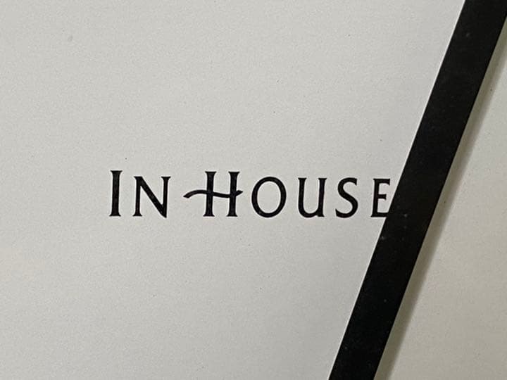 IN HOUSE/掛け時計/ウッド/アナログ/英国製/ビンテージ/木製/クォーツ