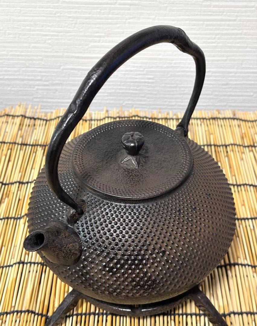 未使用品、栞付　金澤鶴州造１５型アラレ　南部鉄瓶　南部鉄器　鉄瓶