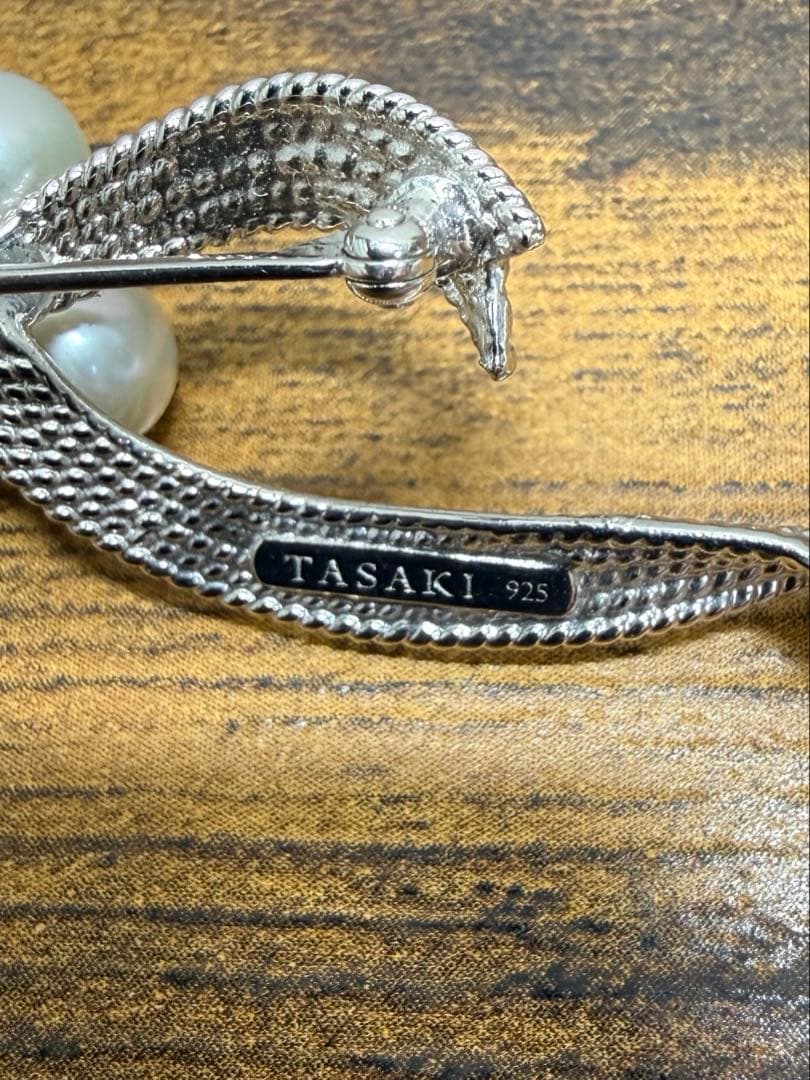 タサキ　TASAKI ブローチ　リボンモチーフ　シルバー　パール　真珠
