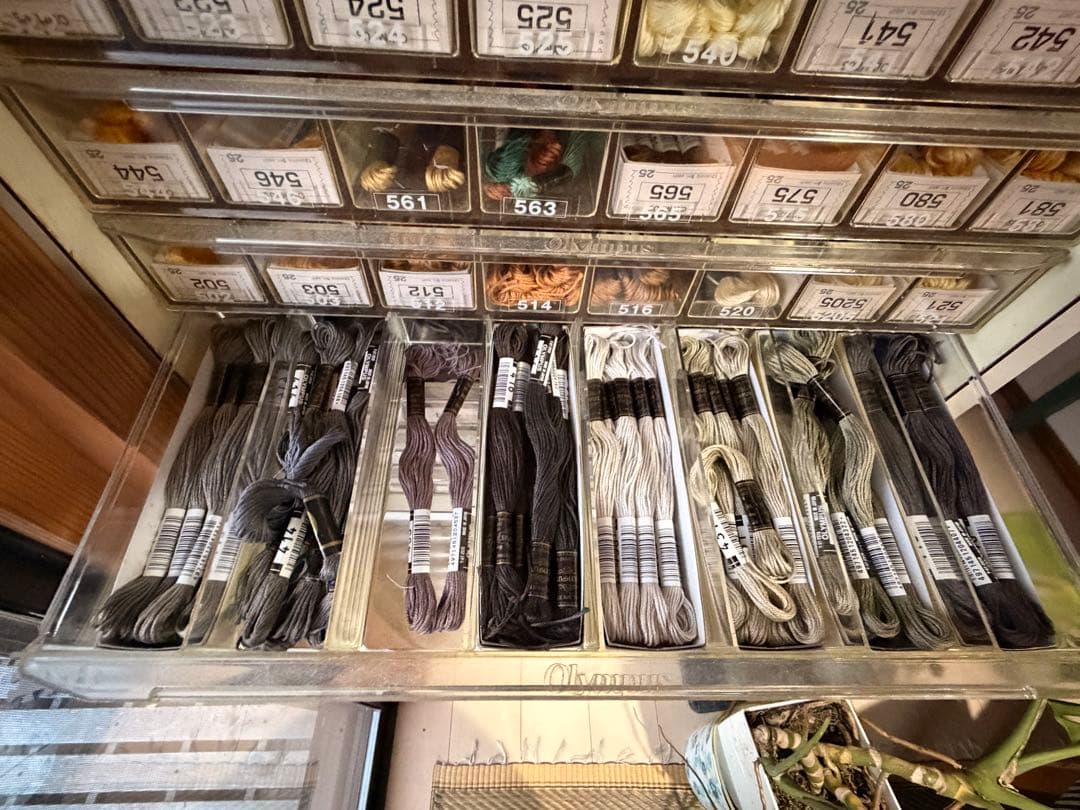 Olympus 糸収納棚　陳列棚　オリンパス