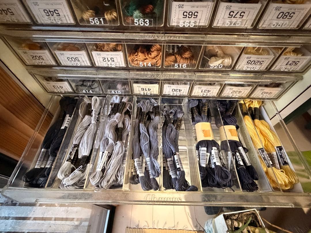 Olympus 糸収納棚　陳列棚　オリンパス