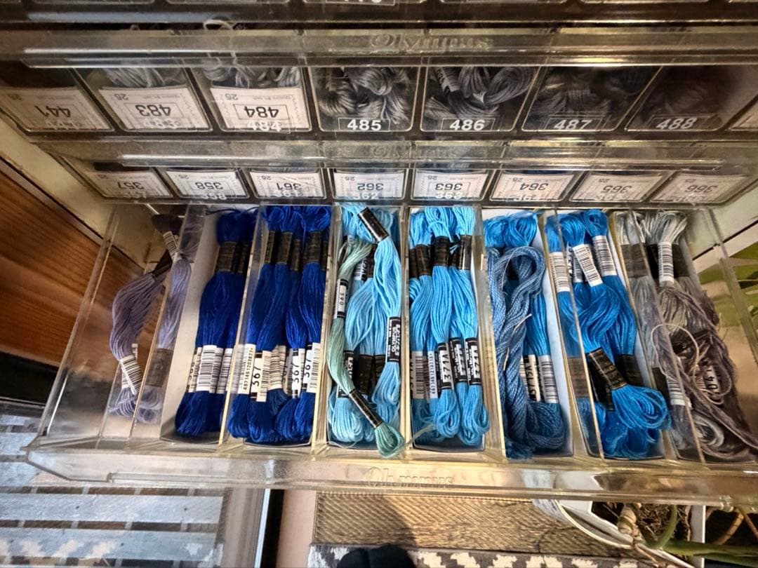 Olympus 糸収納棚　陳列棚　オリンパス