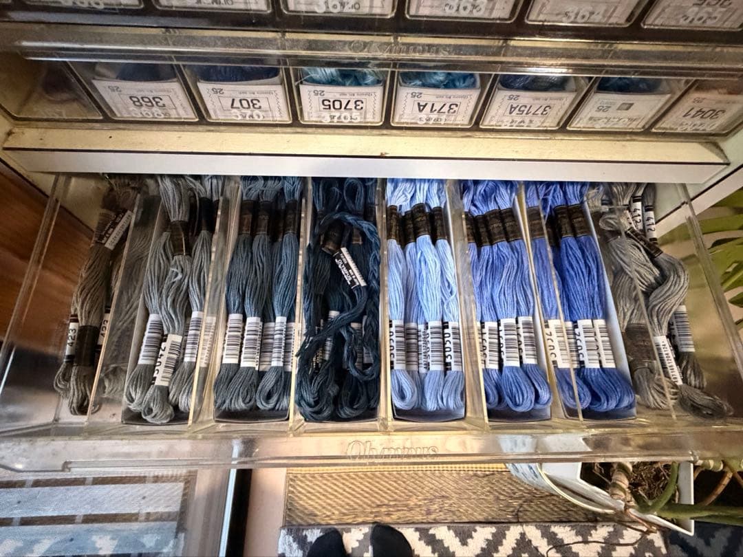 Olympus 糸収納棚　陳列棚　オリンパス