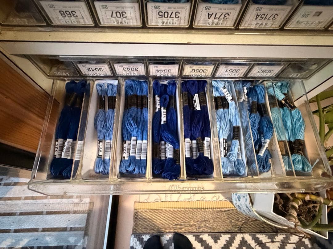 Olympus 糸収納棚　陳列棚　オリンパス