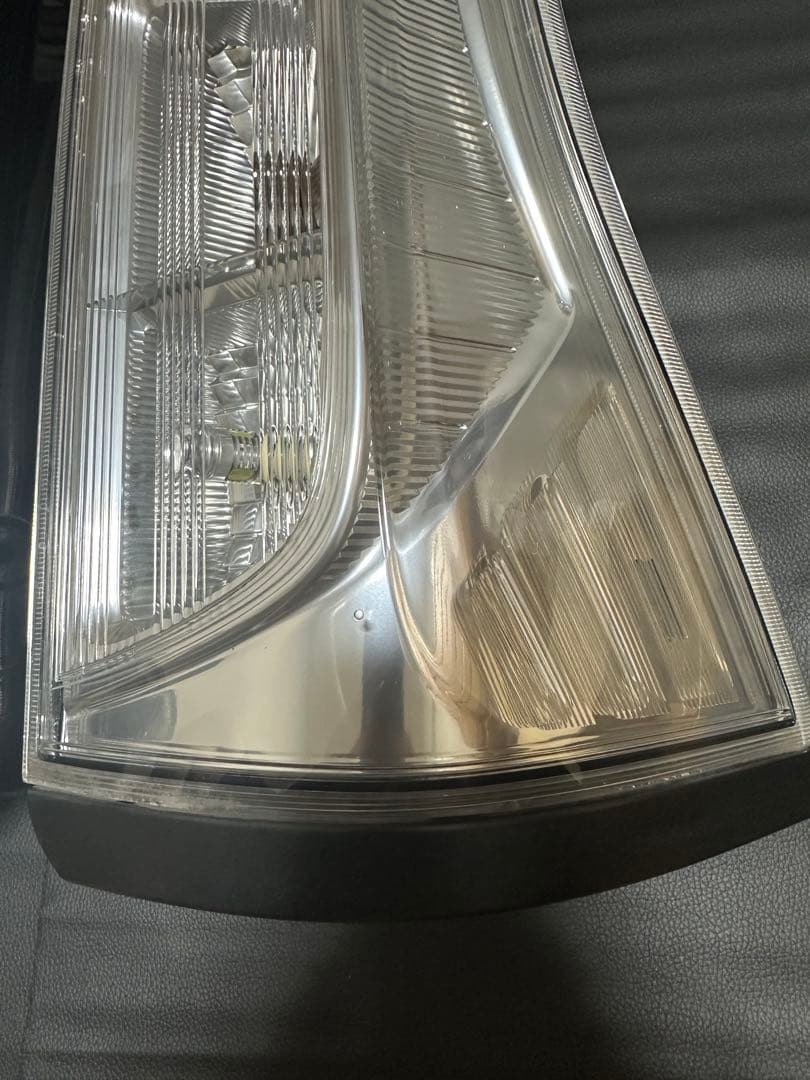 送料込み　セレナ C26 前期 純正 テールランプ 左右セット