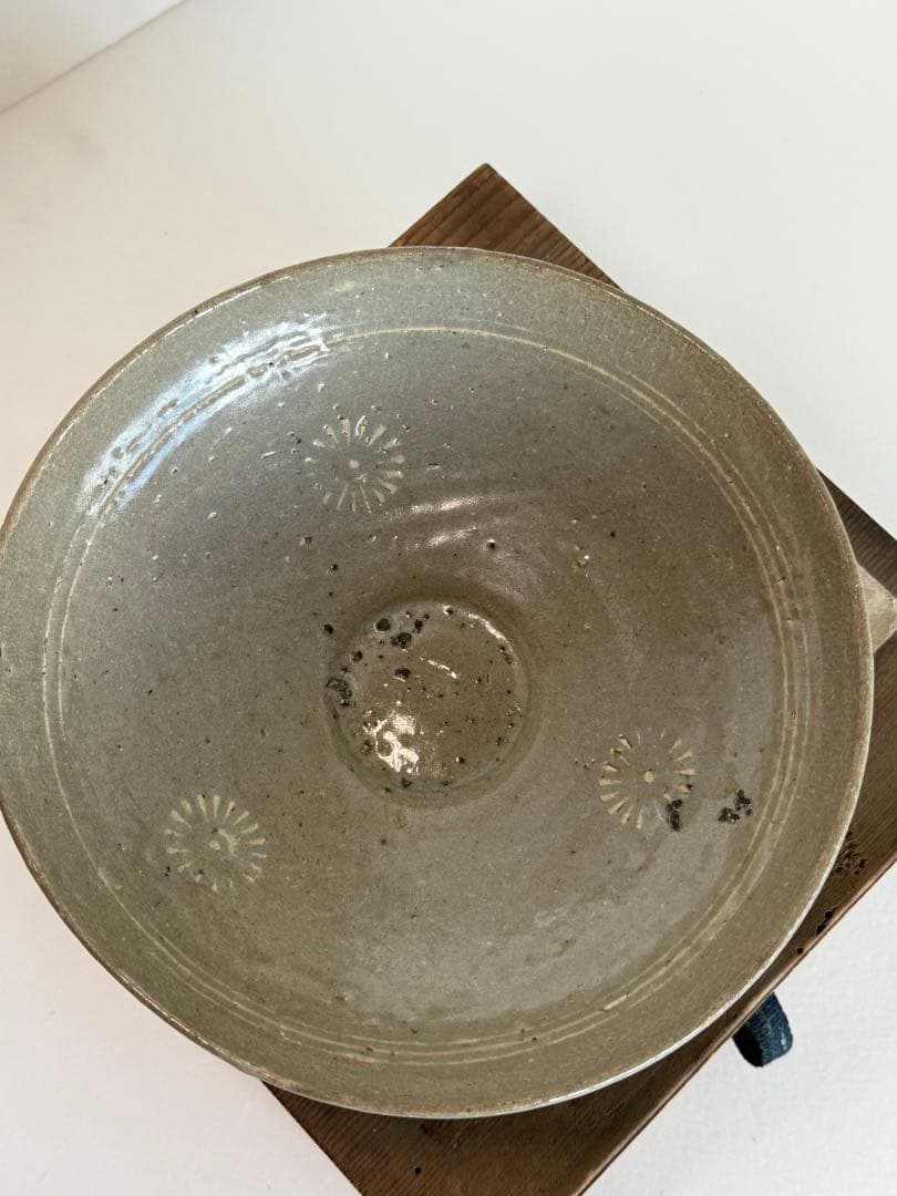 古代　高麗青磁　白泥象嵌　木箱付　直径18.8㎝