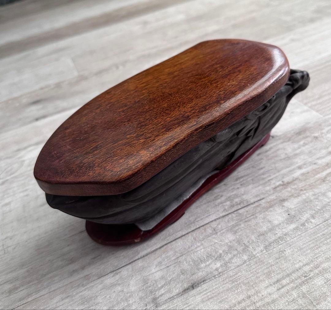 大バーゲンアンティークの茄子と裏に雲をあしらった彫刻硯　木製外枠付き‼️