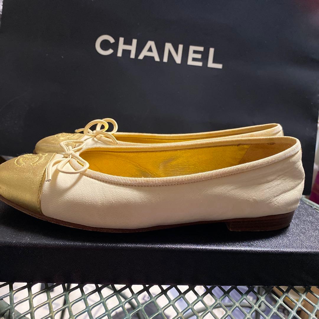 CHANEL アイボリー・ゴールド バレエシューズ