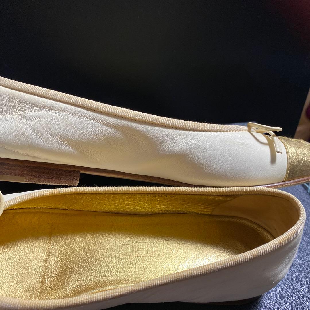 CHANEL アイボリー・ゴールド バレエシューズ
