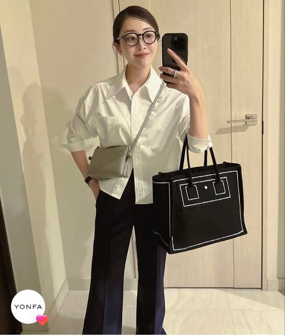 まりー⭐︎新品タグ付き⭐︎YONFA ボクシークロップドシャツ　ヨンファ