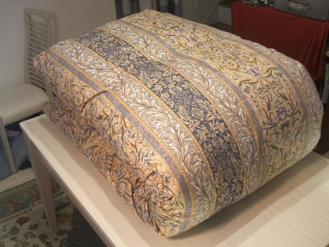 在庫限定激安価格！新品＊ロイヤル＊フランス９３％＊増量１，３キロ＊羽毛布団ＳＢ