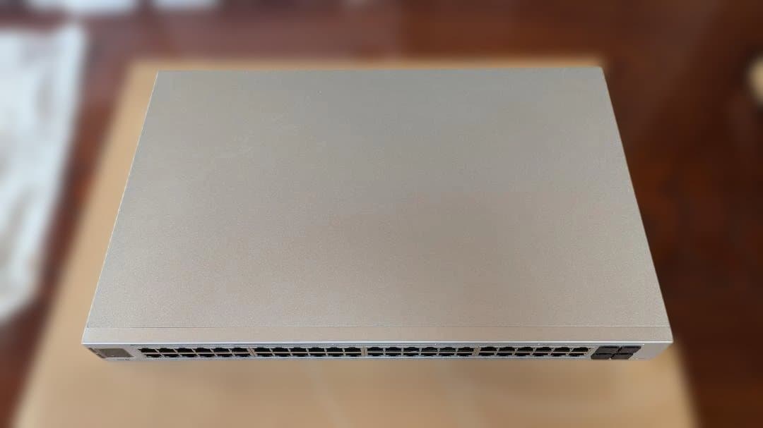 【値下げ !】switch 48 ports USW-48-PoE (195W)