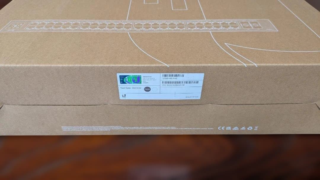 【値下げ !】switch 48 ports USW-48-PoE (195W)