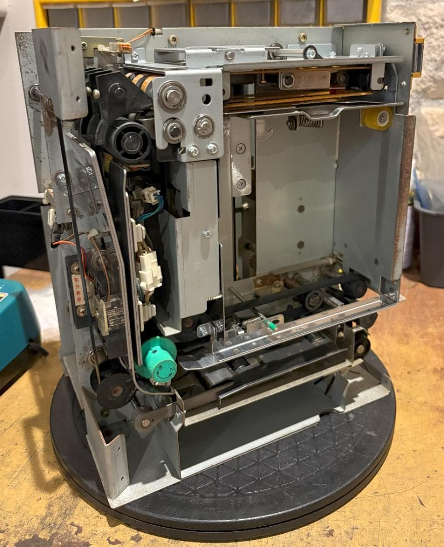 専用　グローリー高額紙幣両替機ERD-20Q専用架台付き①