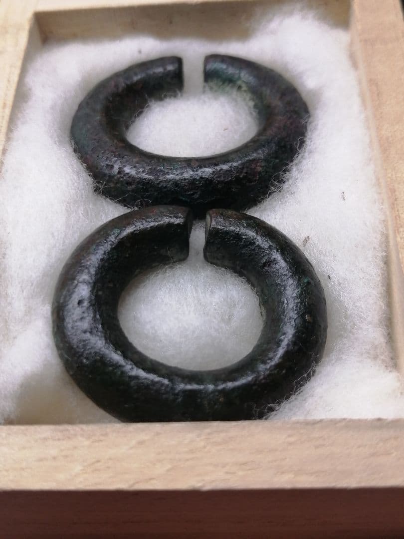 ★【古墳期】『高麗青銅耳環』　　二対。本物　古墳よりの発掘品です。極美品。