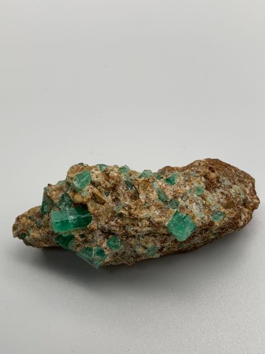 エメラルド原石　宝石