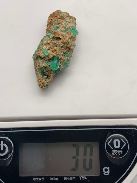 エメラルド原石　宝石