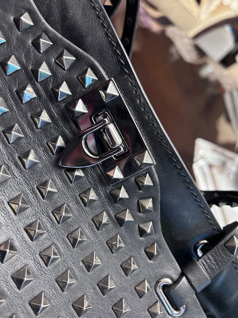 VALENTINO GARAVANI スタッズレザーバッグ