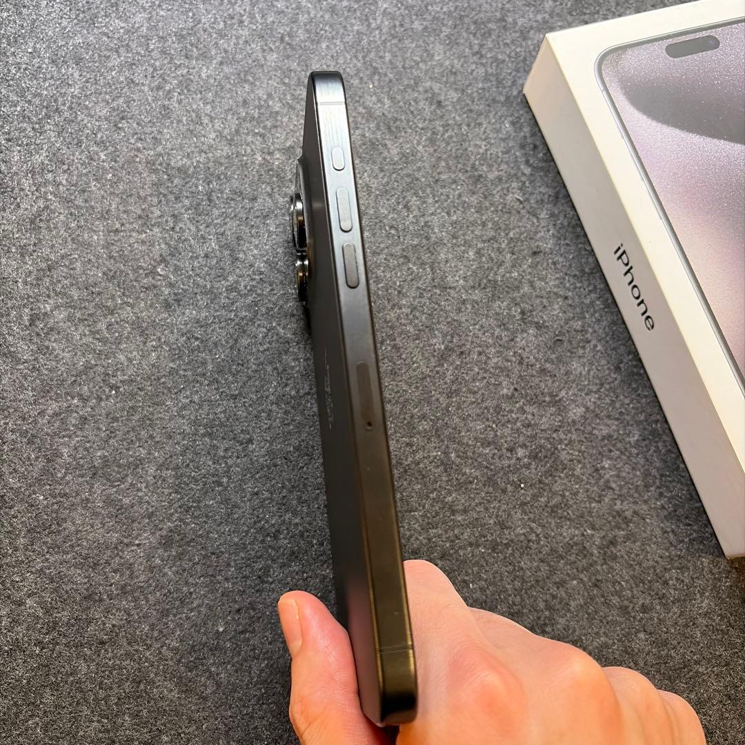 Apple iPhone 15 Pro Max ブラックチタニウム 本体