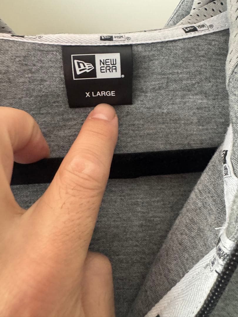 ニューエラ　グレー フード付き ジッパージャケット