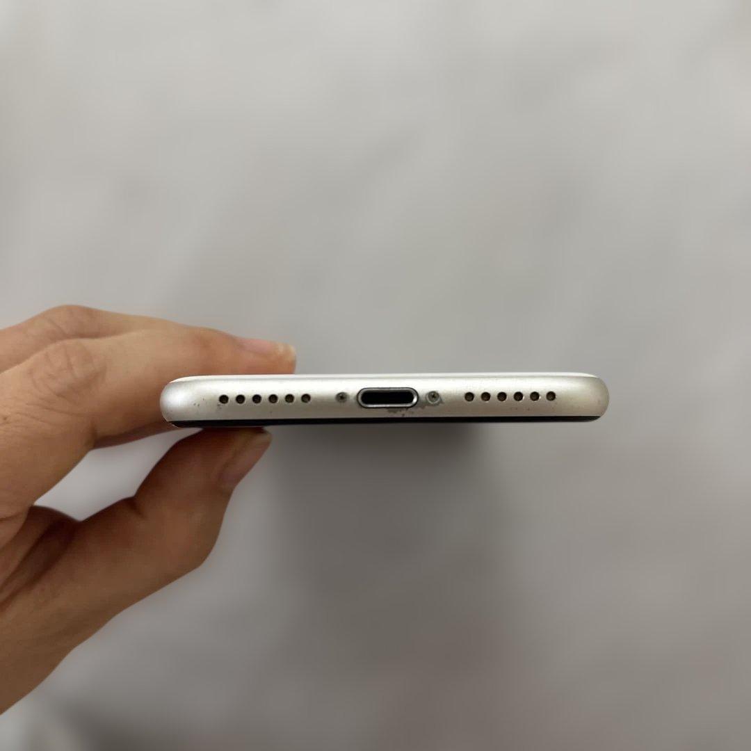 iPhone SE 第3世代　64GB スターホワイト