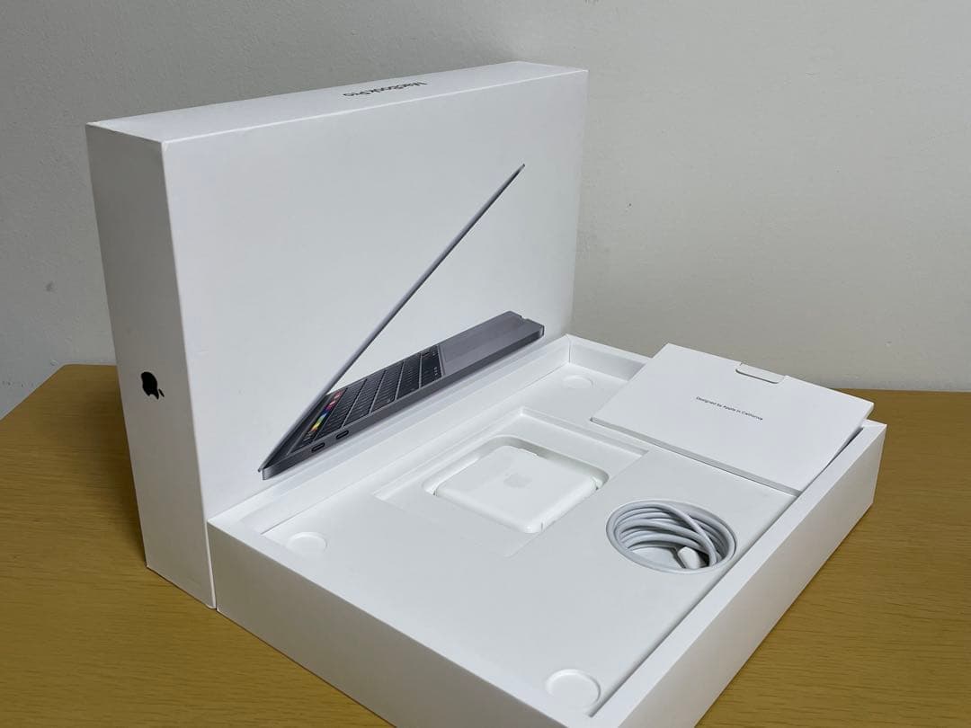 美品 MacBook Pro 2020 TouchBar バッテリー良い